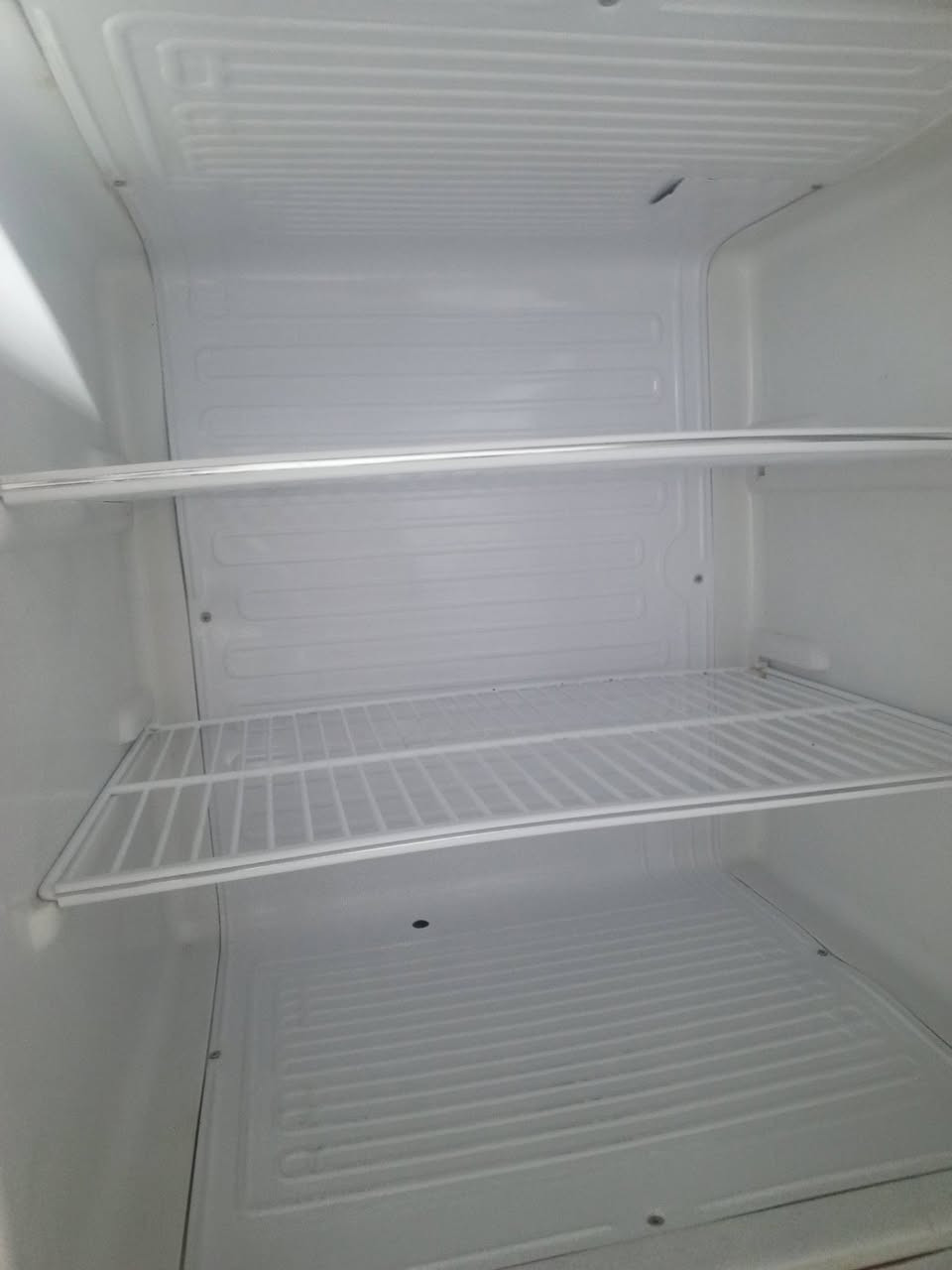 ثلاجه مستعمله شرط الشغل للبيع بسعر مناسب 
***********
