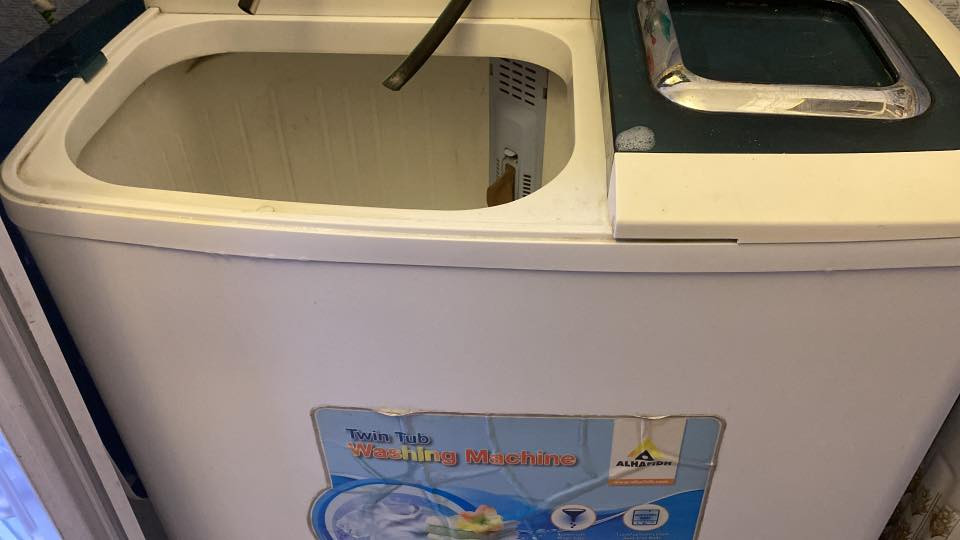 غساله الحافظ. حوضين 
غسل وتنشيف  13 كيلو   مكاني  بغداد البلديات  مستخدمه 3 اشهر. فقط  بعده نظيفه 
واتساب. واتساب ***********
السعر. 125. وبيه مجال حك الجيه
