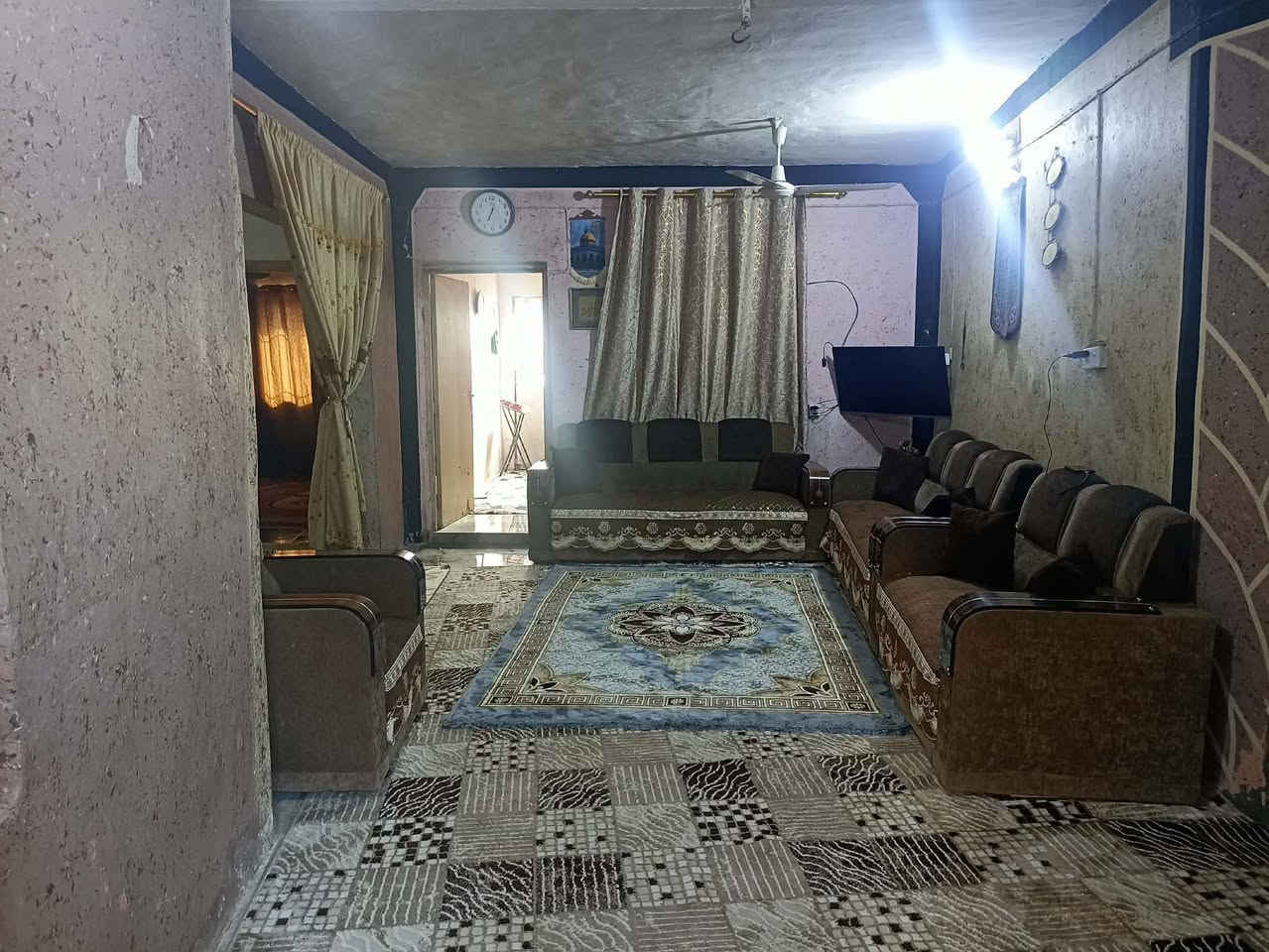 دار للبيع 
نوع السند طابو صرف
المساحة ١٧٣ متر
الموقع مجاور سوق الجمعة سوق بلدروز 
للاستفسار مراجعة المكتب علاء التميمي الواقع في كسيرات شارع العلوه
***********-***********
