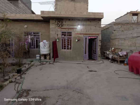 بيت للبيع – كربلاء / قرية آل جميل (خلف جامعة العميد)
- المساحة: 200 متر  
- البناء: بلوك درجة أولى  
- طابو: زراعي (سند 25 قابل للتحويل إلى صرف)  
- يحتوي على:  
  - غرفة 4.50 × 5 م  
  - مطبخ 4.50 × 5 م  
  - استقبال 4.50 × 5 م  
  - حديقة  
  - صحيات عدد 2 خارجيات  
  - كراج  
- الكهرباء: خطين + مولدة  
- موقع مميز: شارع 10 متر، قرب مولدة أكرم الأولى  

📞 للاستفسار الأتصال أو عبر واتساب:  
*********** – ***********
