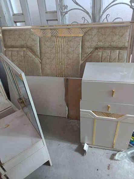 السلام عليكم كنتور مع ميوزة وتاج وملحق جربايه للبيع 150 وبيهن مجال العنوان النجف حي الميلاد شارع 15  أني مكلف بالنشر رقم صاحب الاغراض وتسااب ***********
