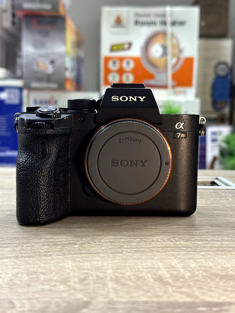 سوني R4 شتر 33 k توصيل موجود
***********
