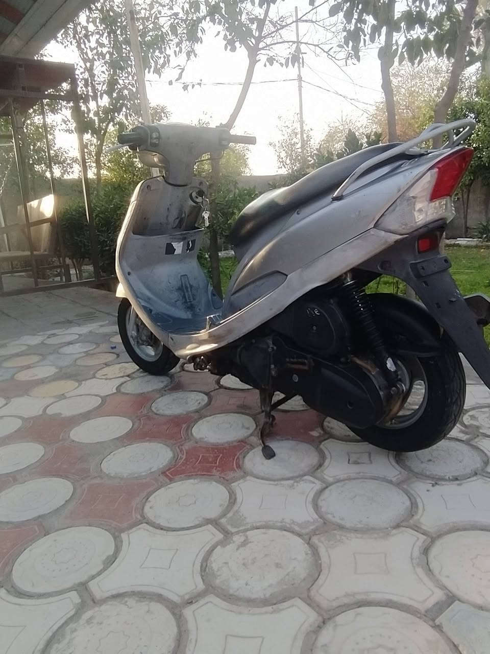 السلام عليكم الدراجه جديده بمعنه الكلمه الكفرات ختم واحد تمشي سرعه ومعدل الشراي بي خير ويدلل المكان بابل ما صارلهه شهر من طالعه من الرمبه الرقم ***********
