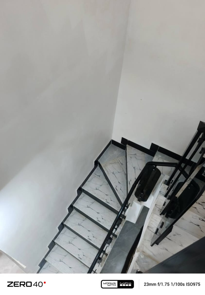 دار للبيع 200م طابقين  بلنجف خط أول
بناء طابوق سقف صب مركزي 
بسعر 145مع مجال 
للاستفسار واتساب ***********
