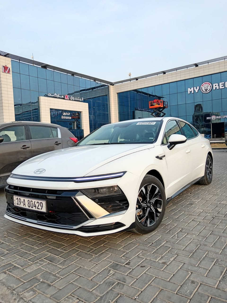 سوناتا 2024 وارد امريكي 
حادثه موجود بلمنشور
مواصفات نص فول
شاشه 
كامره
بصمه
رادار امامي
رادار خلفي
رادار جانبي
لد امامي خلفي
ويل كب
قياده ذاتيه
تنبيه خروج عن المسار
تحديد مسار 
فول تحكم ستيرن
كشن السائق كهرباء
تدفئه بالكشنات
تدفئه بالاستيرن 
كير تعليك
تبريد بيانو لمس
صندوق ذكي
محرك 2500

السعر 190وبيه مجال
علمن السياره رقم معوقين
العنوان كربلاء المقدسه
***********
