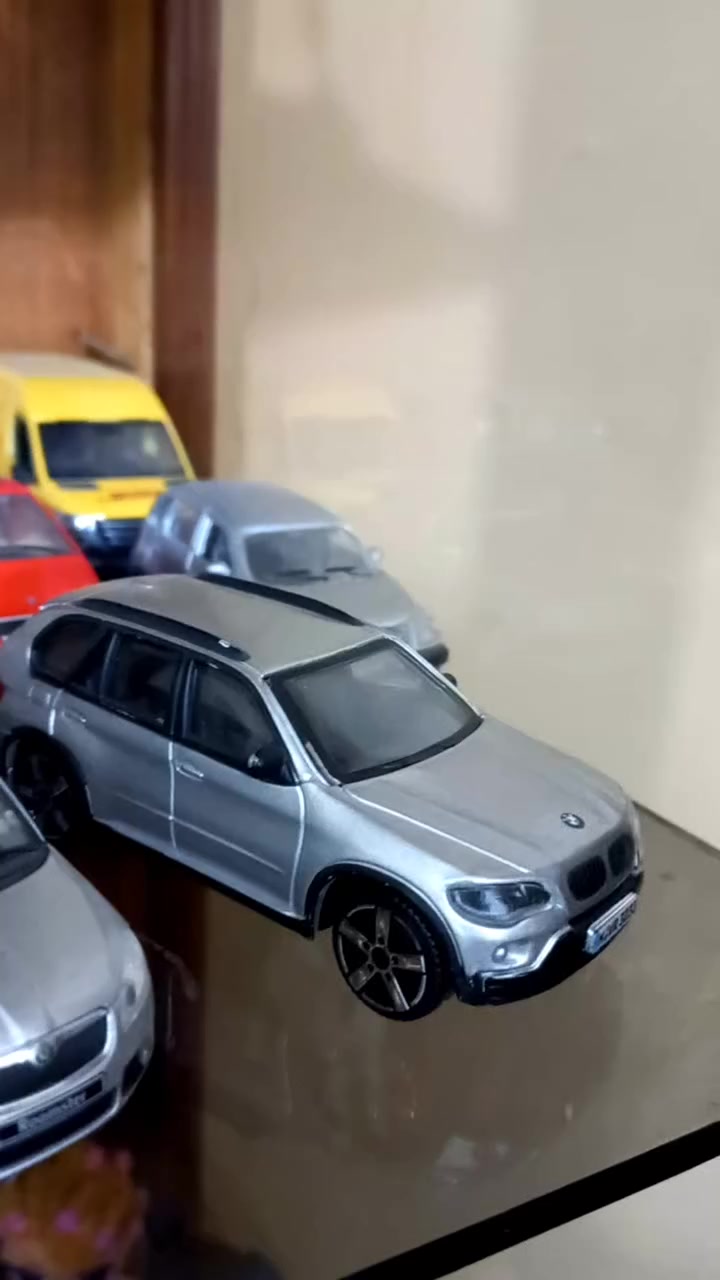 للبيع سيارات حديد براندات من مختلف الشركات قياس ١:٤٣ للاستفسار اخذ سكرين للقطعه وارسلها عالخاص يوجد توصيل


**إذا كنت صاحب هذا الإعلان وتريد حذفه لأي سبب، رجاءا أرسل رسالة إلى الدعم الفني**