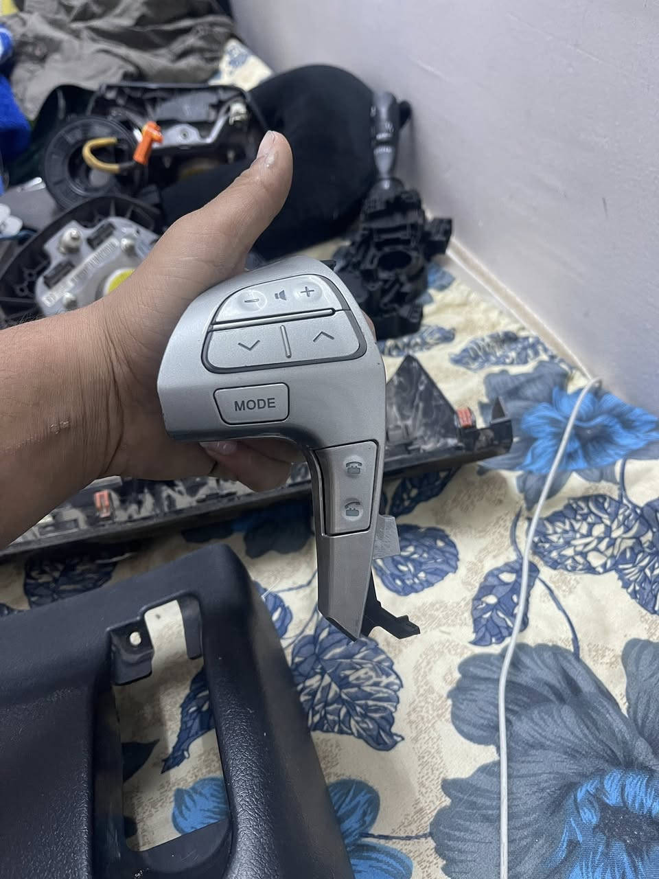 بعد إذن الادمن
للبيع ايرباك ستيرن لاند كروز وتحكماته 
وايرباكات تيوتا هايلوكس ٢٠١٥ -٢٠١٧

الي بالصور كلهن للبيع قيم وأخذ 
شرط اصلي تفصيخ تيوتا اصلي بلادي


**إذا كنت صاحب هذا الإعلان وتريد حذفه لأي سبب، رجاءا أرسل رسالة إلى الدعم الفني**