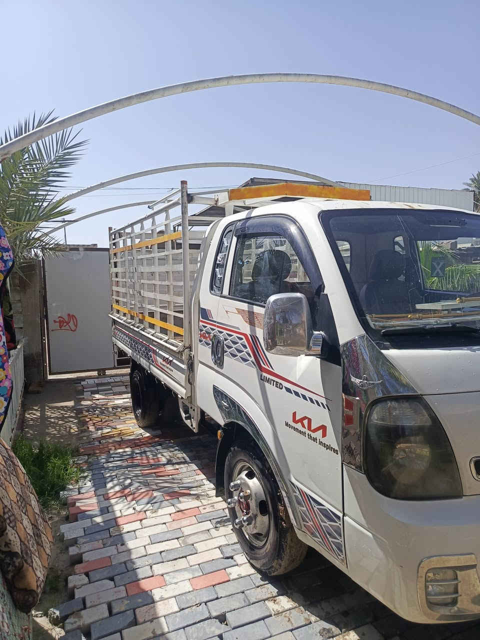 سلام عليكم
كيا فحل 
مكفوله من كلشي 
من محرك كير أكسل شاصي 
تبريد شغال 
محوره 14ستد 27تركي 
تانكي محور 120
العنوان بغداد 
السعر 128
***********
