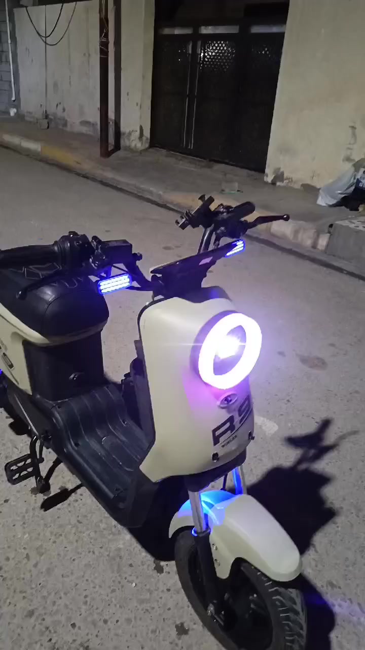 سلام عليكم دراجه R9دراجه جديده بطاريات لكبار ولي لصليات ام لفسفوره وسعر 450وبيهه مجال مكاني ديالى بعقوبة بهرز وشراي يراسلني وتساب أو خاص ***********
