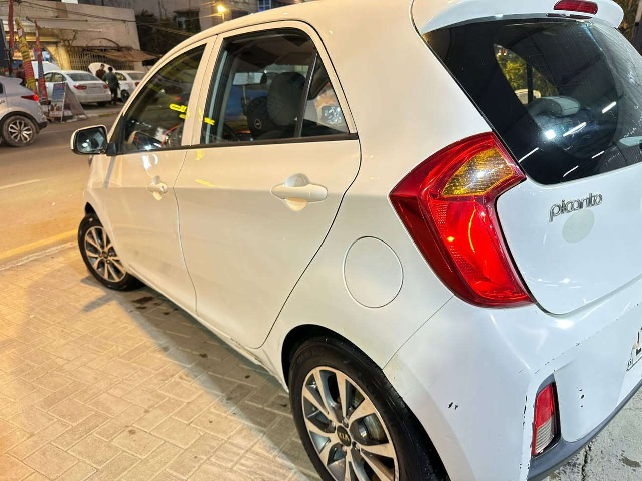 السلام عليكم 
بيكانتو 2016 خليجي ماشيه 126 
لايت زينون نظام ايكو
شاشه كامره كير اوتو مكينة كير حداديه كفاله بدون صبغ فقط بارد 
رقم اربيل باسمي تحويل او وكاله 
مكان السياره بغداد سبع ابكار 
السعر 87 بي مجال
 اتصال / *********** 
اي استفسار اتصال ع الرقم
