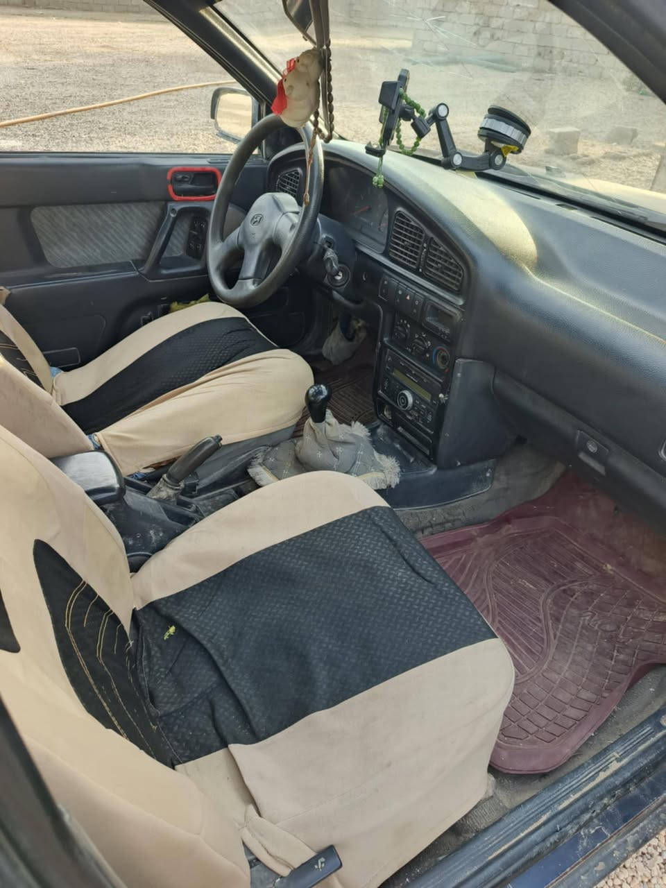 السلام عليكم
السيارة مثل ماواضحة امامك بالصورة 
كير ومحرك كسر صندوك موديل 94
***********
