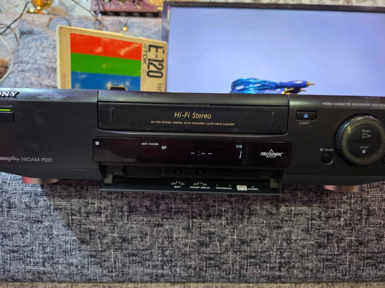 السلام عليكم فديو كاسيت سوني شغال نضيف عرض وتسجيل معا كاسيت فيشه سعره 55 الف مكاني بغداد موجود توصيل الهاتف ***********
