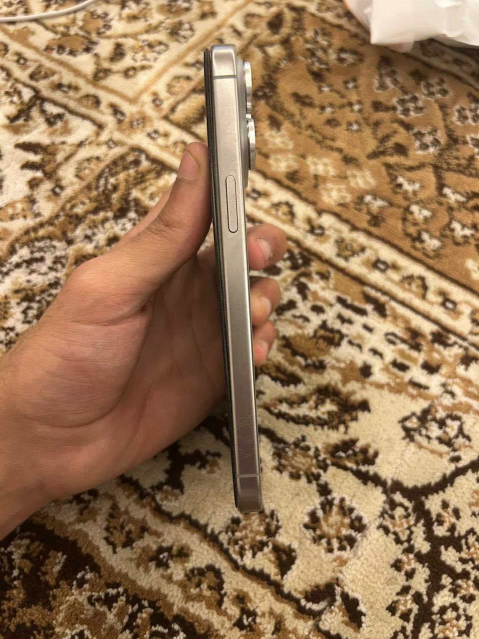 ايفون 15  برو ماكس
ايفون مستبدل بس شاشه مرفوعه شويه  بيه كسر مامبين كلش صغير 
مستبدل شاشه وكال مو اصليه 
جهاز تجي تشوفه اتفحصه نضيف من داخل لا شاشه شكل
ولا شي سلاسه قويه 
الذاكره 256
البطاريه81
السعر 700 بي مجال 
الرقم *********** 
 المكان بغداد
