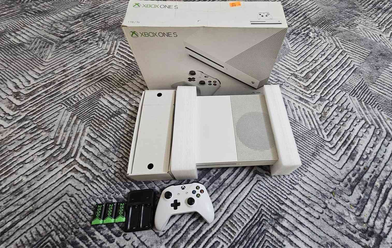 ئێکسبۆکی وەنی ئێس
کارتۆنی خۆی لەگەڵدایە
نەکراوەیە
دوو دەسکی بیلادی لەگەڵە
یەک تێرابایتە
٣ پاتری دەسکی لەگەڵدایە لەگەڵ بارگاوییکەرەوەی أربيل, العراق


**إذا كنت صاحب هذا الإعلان وتريد حذفه لأي سبب، رجاءا أرسل رسالة إلى الدعم الفني**