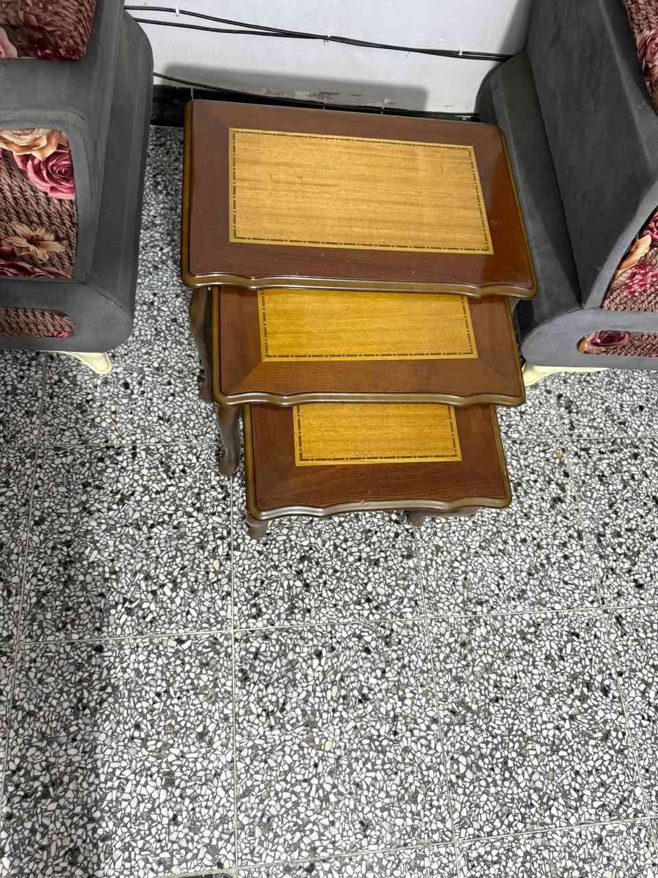 سلام عليكم غراض مستعمله نضيفه للبيع تخم أربع كرويتات ٢ ابو ٣ نفر و٢ ابو ٢ نفر ماصات خشب سيت ٤ قطع برده وميز بلازمه مكلف بالنشر

***********هـ عنوان بابل مركز
