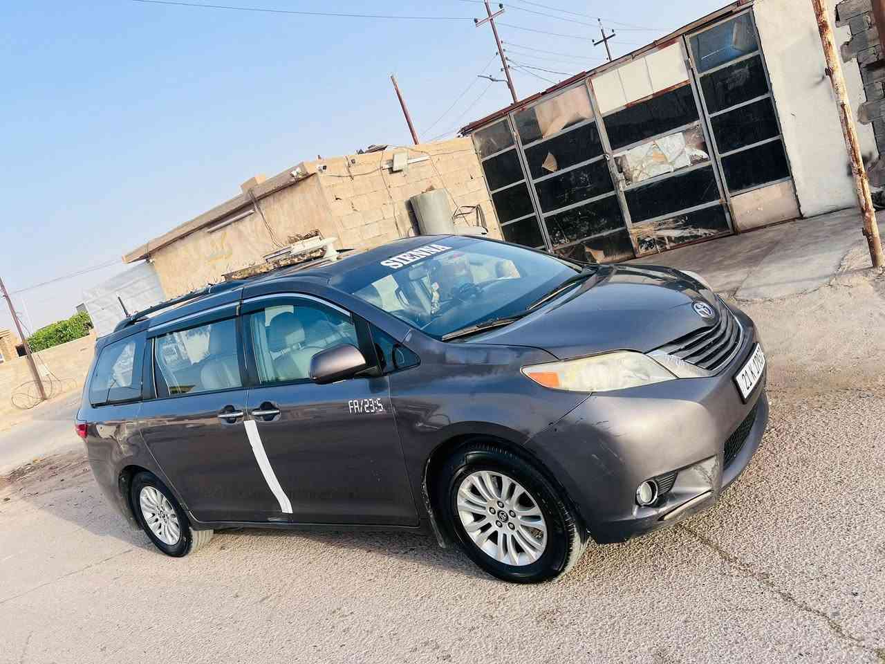 السلام عليكم سينا موديل 2017 XLE فتحه بصمه كامره تشغيل عن بعد شاشتين تبريد ماشاءالله تدفئه كشنات كير ومحرك جدد بيه ضرر قطعتين بدون دواخل جاملغ بنيد  سياره حلوه ونضيفة 
***********
السعر 165
مكاني الانبار حديثه
