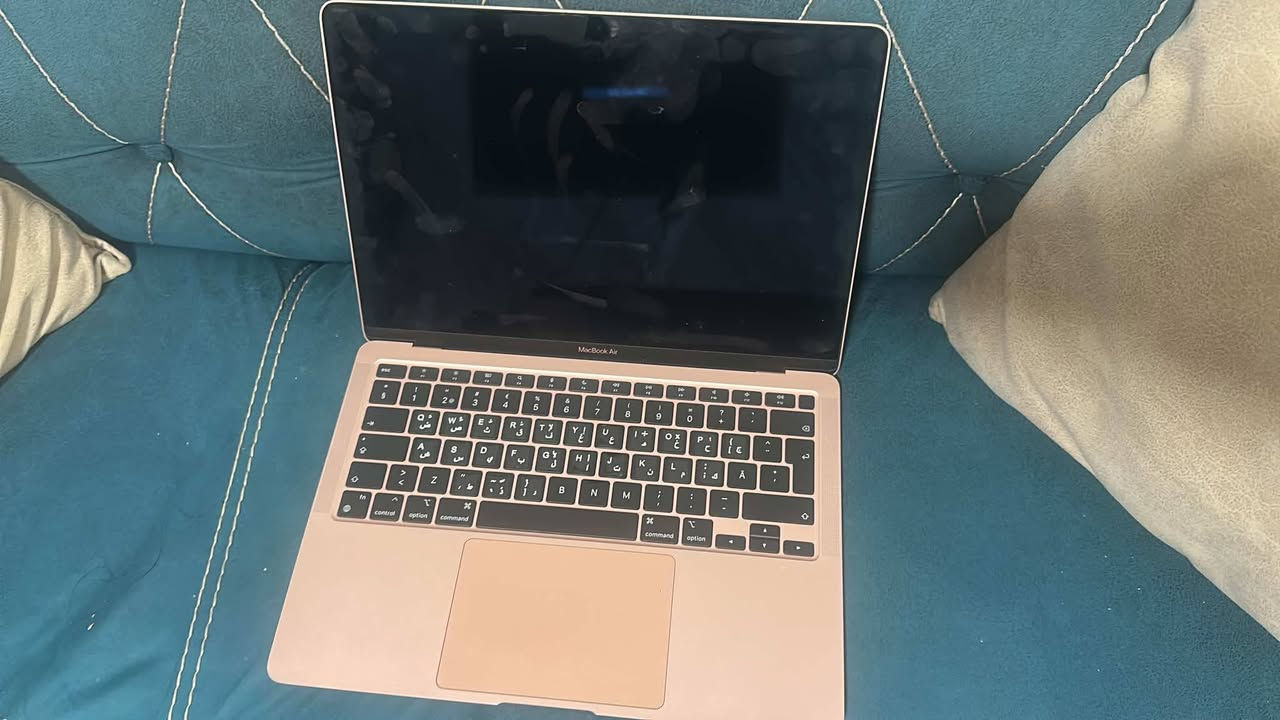 مكلف بالنشر

MacBook air M1

ماك بوك اير 13 انج

معالج M1
الرام 8GB
الهارد 256
صحة البطارية 93
عدد دورات الشحن 132
شاحنة 30 واط
اللون Rose Gold
*****************
السعر 600 الف يشمل التوصيل 
الملحلقات ..
الجهاز 
الشاحنة 
الجهاز فيه عيب واحد وهو زرين ال H+J
بالعراقي طامسات لي جوه بشكل غير ملحوظ بس يستغلن بالكامل
وتوجد صورة توضح ذلك

يوجد توصيل لكل محافظات العراق..


**إذا كنت صاحب هذا الإعلان وتريد حذفه لأي سبب، رجاءا أرسل رسالة إلى الدعم الفني**