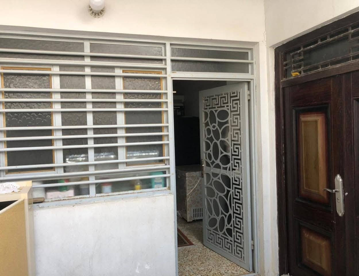 120م للبيع حي الجامعة مربع 12*10 طابق ونص سعر 195 مليون مع مجال ***********
