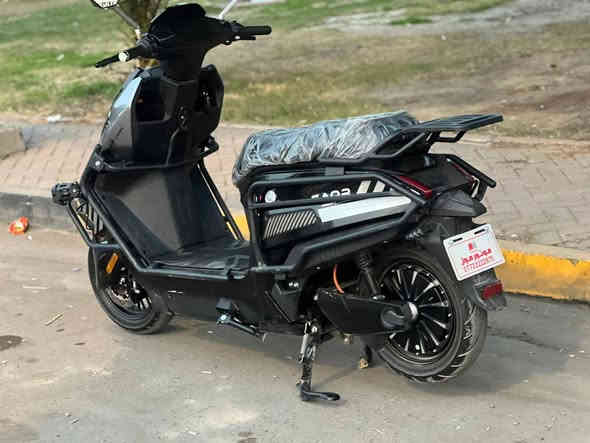 سلام عليكم شباب دراجه شحن للبيع نوع اباتشي تيسلا ليثيوم   شركه الصقر دراجه مكفوله كلها استخدامها 25يوم فقط لا غير  دراجه كامله مكمله كل عيب مابيها تجي تفحص  تجي مواصفات راقيه جداً❤️

الموديل 2025
البطاريه ليثيوم فوسفات الحديد 30امبير 72v
التحويلات 1.2.3
ونمره رجوع الخلف 
السرعه 85 فعلي 
تمشيك بل شحنه وحده 80 كيلو وكثر
تشغيل عن بعد 
جهاز إنذار 
قفل ستيرن 
كشن سياحي ومساحه تخزين جبيره 
بيها نظام ABS
ونظام USB
ملف 2000W حقيقي 
أطارت جوبلس 
بريكات دسكات
لدات أماميه وخلفيه 
مدرعه بل كامل 
بلوجكترات 

اي استفسار اتصال 

***********

مكاني بغداد
