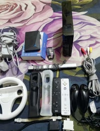 جهاز wiiمهكر نضيف مع كافة الملحقات مع هارد 320 مع مجموعة ضخمة من الالع...