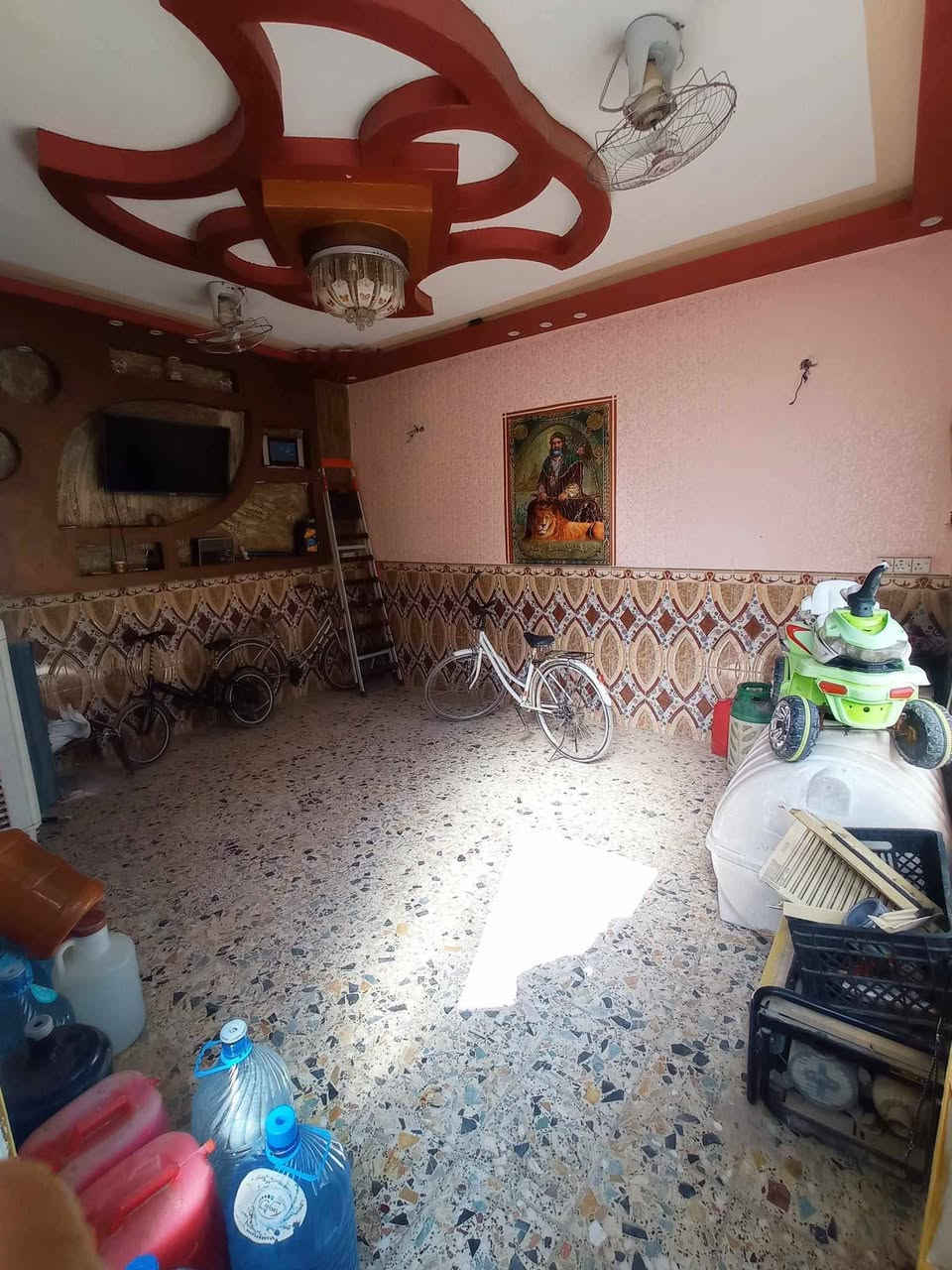 السلام عليكم بيت للبيع في كربلاء گنطرة السلام المساحة 100 متر طابقين يحتوي على 3 غرف نوم واستقبال خارجية يصلح حسينية للزوار للاستفسار الاتصال على الرقم ***********
