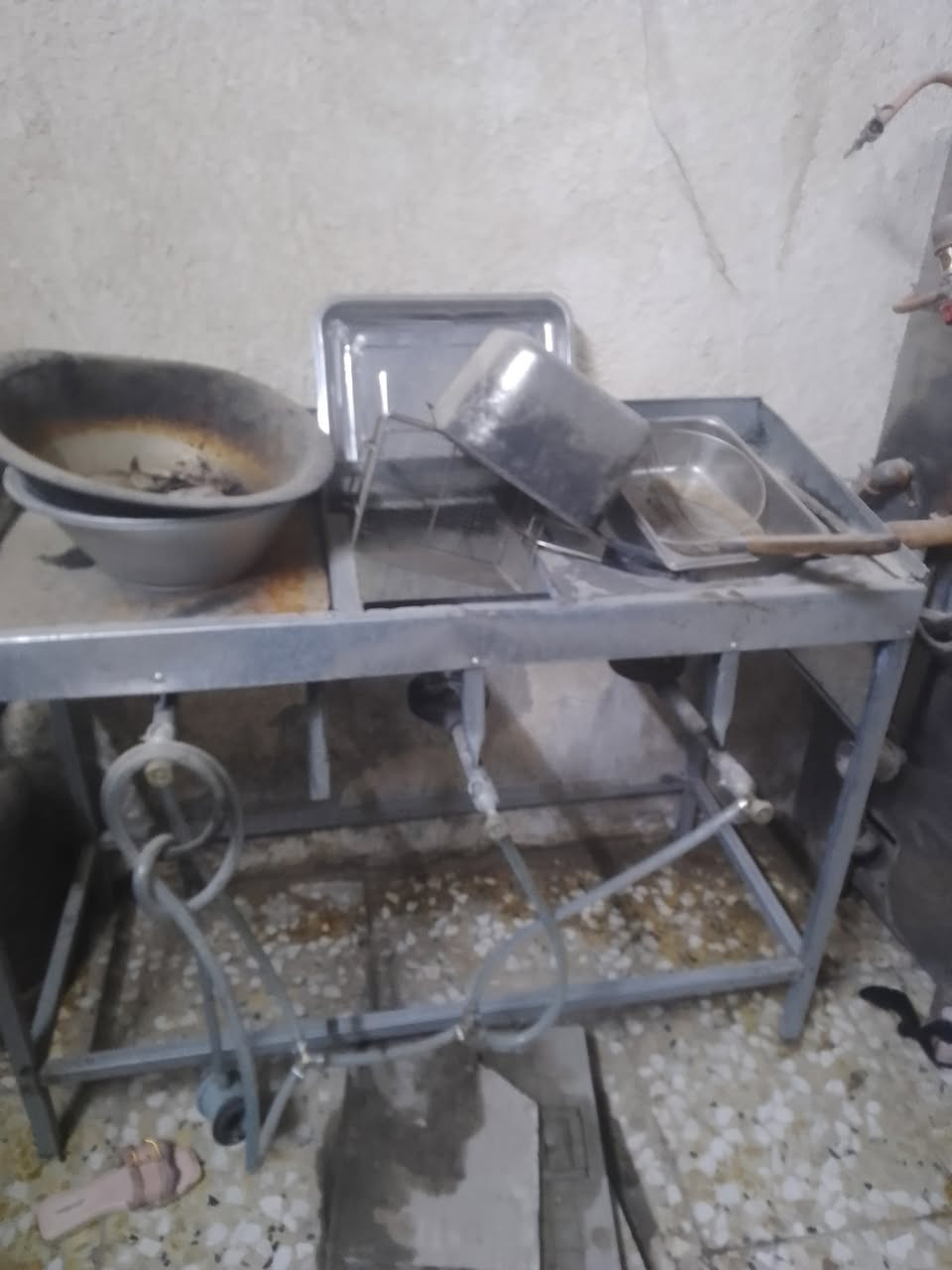 غراض مطعم كامله نصيفه جدآ
السعر كل الأغراض ب مليون وميه العنوان بغداد ***********
