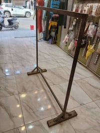 استاند مال ملابس البيع العدد ٢ قطعه العنوان بغداد الحريه الستفسار على ...
