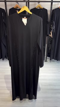 عباية • قماش ندى • أسود فاحم