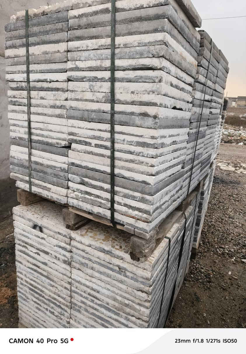 ‏كاشي مثلم من الأطراف و مشكل الوان
‏بيهن 5 سكيبات  تقريباً 
‏
‏سعر القطعه 250 دينار 
‏
‏متوفر توصيل لكل مناطق بغداد و الأطراف حسب المكان 
‏
‏واتساب للتواصل ‪***********‬
