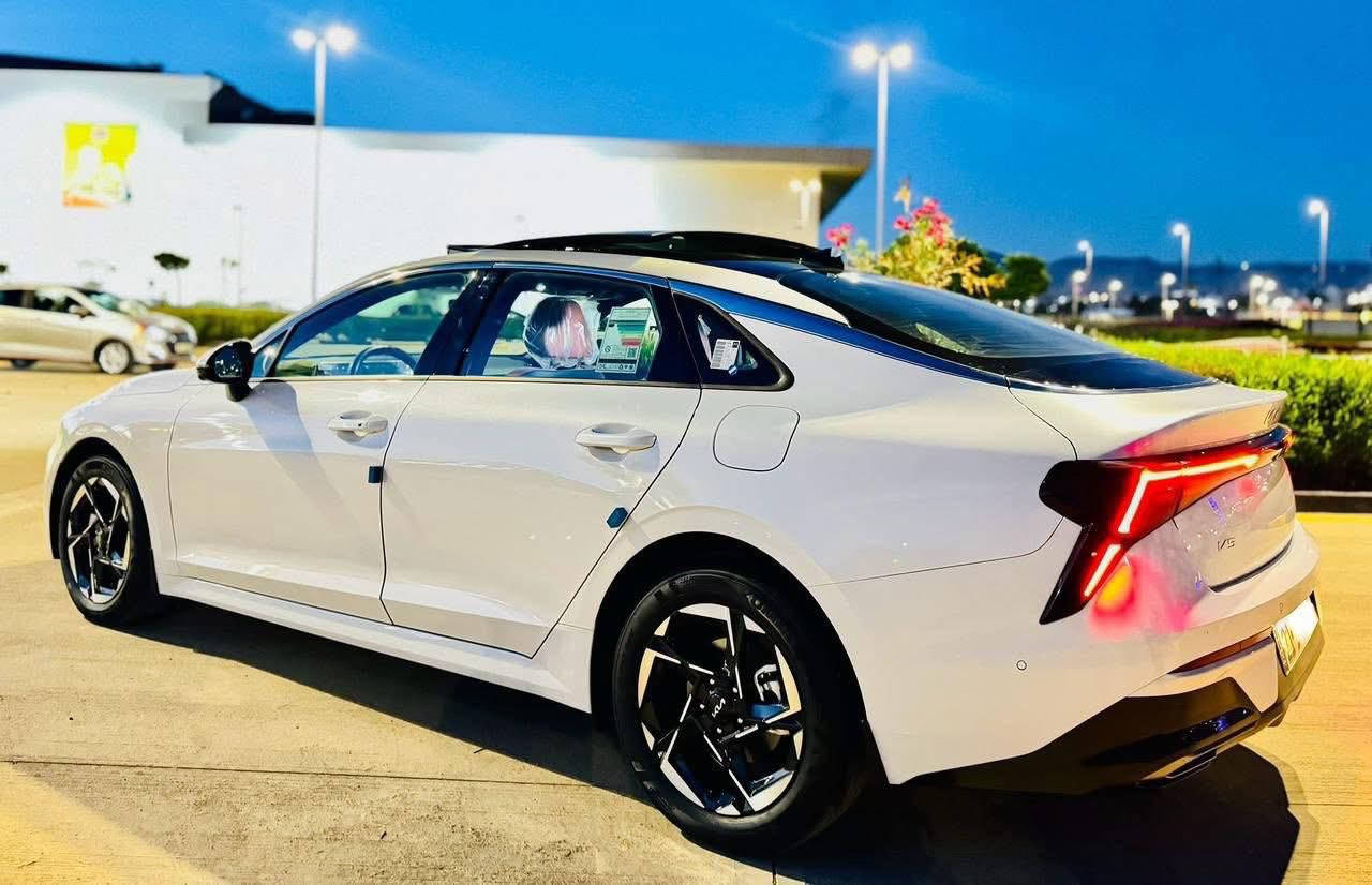 كيا كي فايف 2024  (vip مواصفات خاصه) 

قليل منها السياره كلها بيانو بلاك 

داخل جلد مشمشي مع صاج رصاصي 

اعلى فئه بشركة نيم فول 1/1 
ماشيه 26  الف كيلو  وبل ضمان 
خليجي كفاله عامه 
ضمان 5 سنوات شاشه 3 سنوات سيرفس 
سنه مجانا
محرك 2500 
مواصفات هوايه
بانوراما 
بصمه 
تشغيل عن بعد 
كشنات جلد مشمشي مميز 
كشنات كهرباء 
تدفئه تبريد بل مقاعد 
أناره داخليه لمس اوتو هولد ترحيب عن الاقتراب وعند إطفاء السياره انارة داخل يدات الأبواب الوان مع مود القيادة كامرات 5 رادارات جانبي امامي خلفي حساسات امامي خلفي شاشه تحذير عند اقتراب سياره أصوات تحذير مع تشغيل إشارة الجانبيه نقط عمياء تحذير تصادم عند فتح الباب توقف ذاتي مرايه قلاب فتح الصندوق عند الاقتراب صندوق كهرباء شفط كشنات حار بارد تشغيل عن بعد اطفاء عن بعد فتح وغلق الجام عن بعد مرايه وسطيه تعتيم مقاعد خزن كهرباء قفل الجام والأبواب من الداخل لسلامة الأطفال وبعد بيها 
السعر. 245 $ وبيه مجال 
مكان السياره بغداد الغزاليه
☎️ ***********
