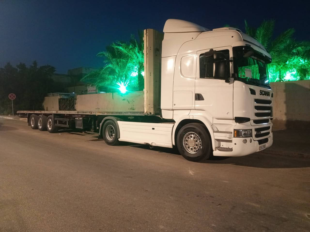 السلام عليكم سكانيا للبيع 17 دخول جديد امسجله اربيل مكينه 450 ماشيه 90 عربانه اوربيه وهذا الرقم  العنوان بصره ***********
