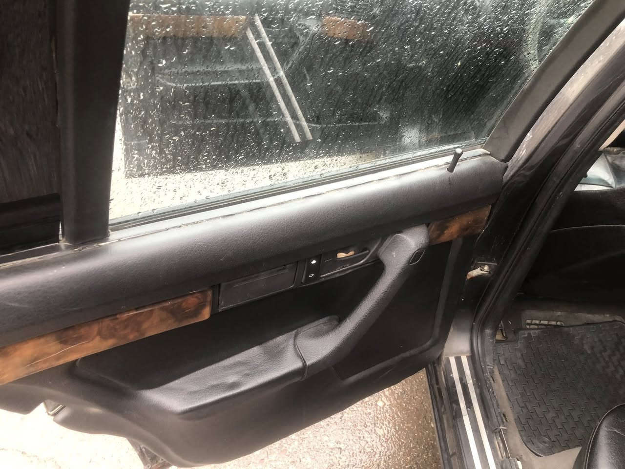 السلام عليكم BMW 535 مبدل محرك وكير كبس فانوس مصبوغة عام بدون حادث تبريد شغال محرك كير شرط طخم امامي خلفي جديد موديل ٩١ محدثة ٩٥  رقم جديد سنوية جديدة شرط التحويل داخل جلد اصلي سعر ٧٧ اخوان الي ميعجبه السعر خلي يصلي على النبي ويعبر  المنشور والله يسهل للجميع للأستفسار الأتصال على الرقم ***********
