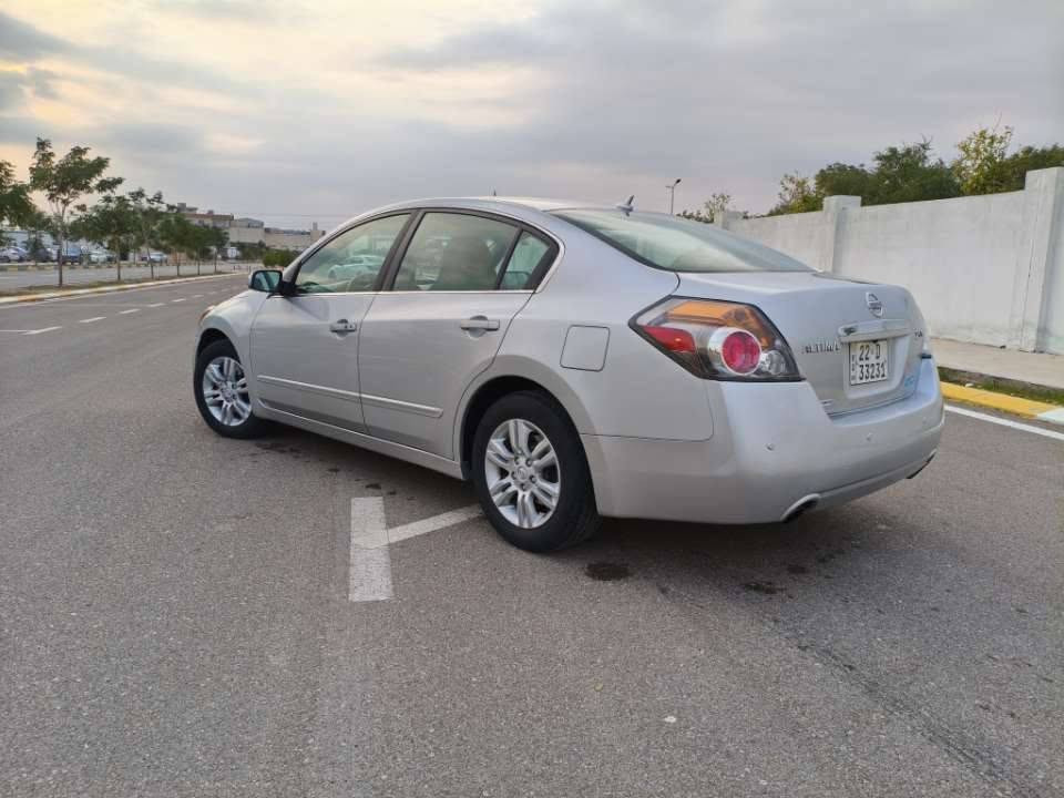 السلام علیکم
نيسان التيما 2011 خليجي 
سيارة حيل نضيف 4 طايرات جديد صدر جديد 
محرك گير ب شرط خير من اللة 
لايتات زينون  تحديد سرعة كهربايات كلشي ب شرط 
سيارة بهة 4 قطعة  بدون دواخل  بچم كپس 
رقم دولي و جديد لحد 2028 اريد تحويل اريد وكالة موجود 
سيارة مابي مصرف ربع دينار 
للستفسار
***********
***********
