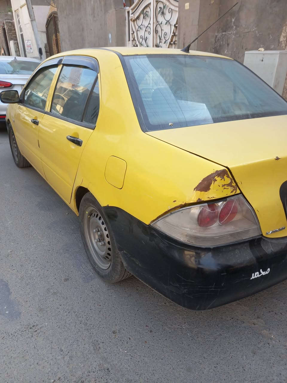 السلام عليكم لانسر بومه ٢٠١٠ رقم بغداد انكليزي مكينه ٢٠٠٠ تنقص كير خير من الله حداده جديده بيه ضربه باالجاملغ الخلفي الي من جهت السايق وبابين الي عكس السايق مصبوغات السياره باأسمي تايرات جدد باتري جديد تبريد ثلج  وتدفئه خير من الله السعر ٦٨ ورقه وبيه مجال اتصل وباالخدمه *********** او ***********
