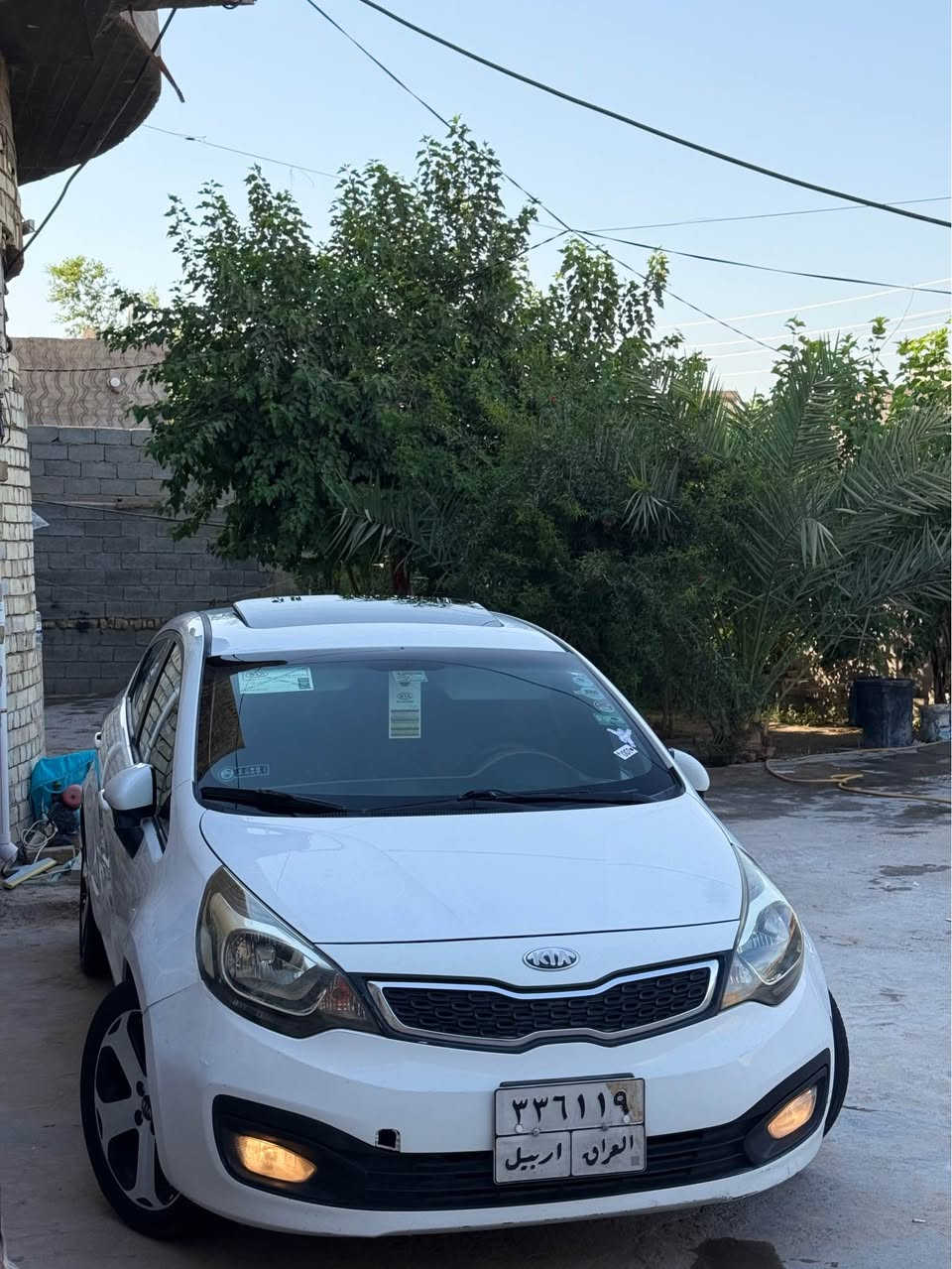 السلام عليكم للبيع كيا ريو موديل ٢٠١٤ خليجي محرك ١٦٠٠ فول موصفات فتحه تحكم ستيرن ٥ ويل كب اشاير بلنري مري شفط حساسات خلفيه سياره جديده وحلوه مكفوله من ضربه وصبغ وتبديل وفتح  بيها مكانين بارد زغار فقط 
تبريد ثلج حداديه نافضها من طول للطول 
مكينه وكير عل شرط 
باسم شركه تريد وكاله تريد تحويل 
سعرها ٨٦ ورقه بيها محال حك الجيه 
*********** النجف, العراق
