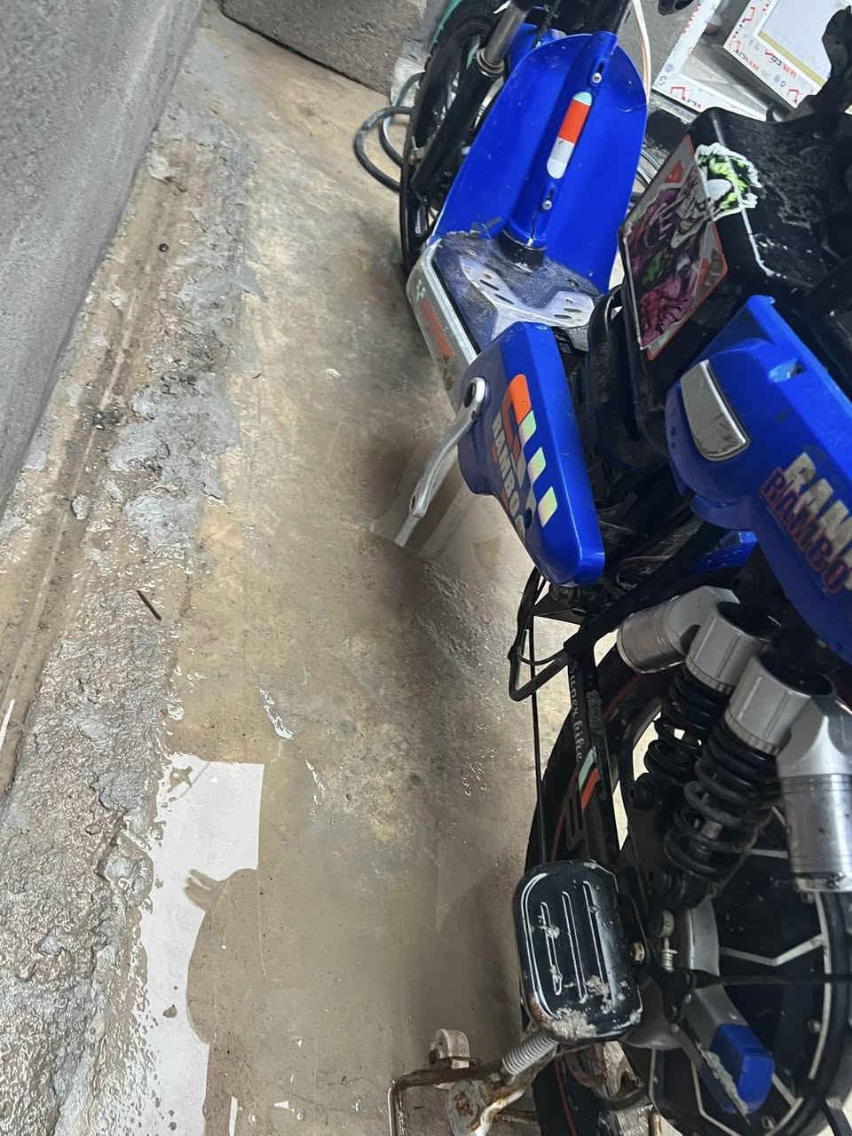 يرهم مراوس حسب القناعه
ماطور شحن 2024
الكماليات موجوده عندي بس مفصخهن 
يعوزره فقط بطاريات 

مكاني تكريت حي الفرسان 

للاستفسار/***********
