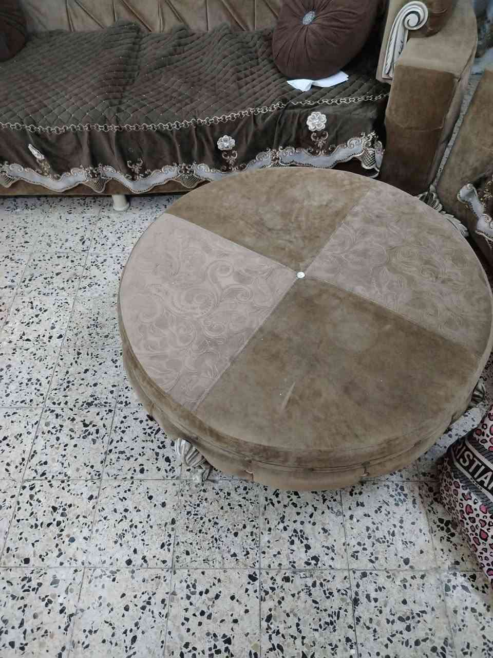 طخم اثنين كبار واحد وسط وكراسي مفرد اثنين مع ميز دائري خمس قطع مع كوشات🤭
المكان  موصل /حي نركال🤍


**إذا كنت صاحب هذا الإعلان وتريد حذفه لأي سبب، رجاءا أرسل رسالة إلى الدعم الفني**