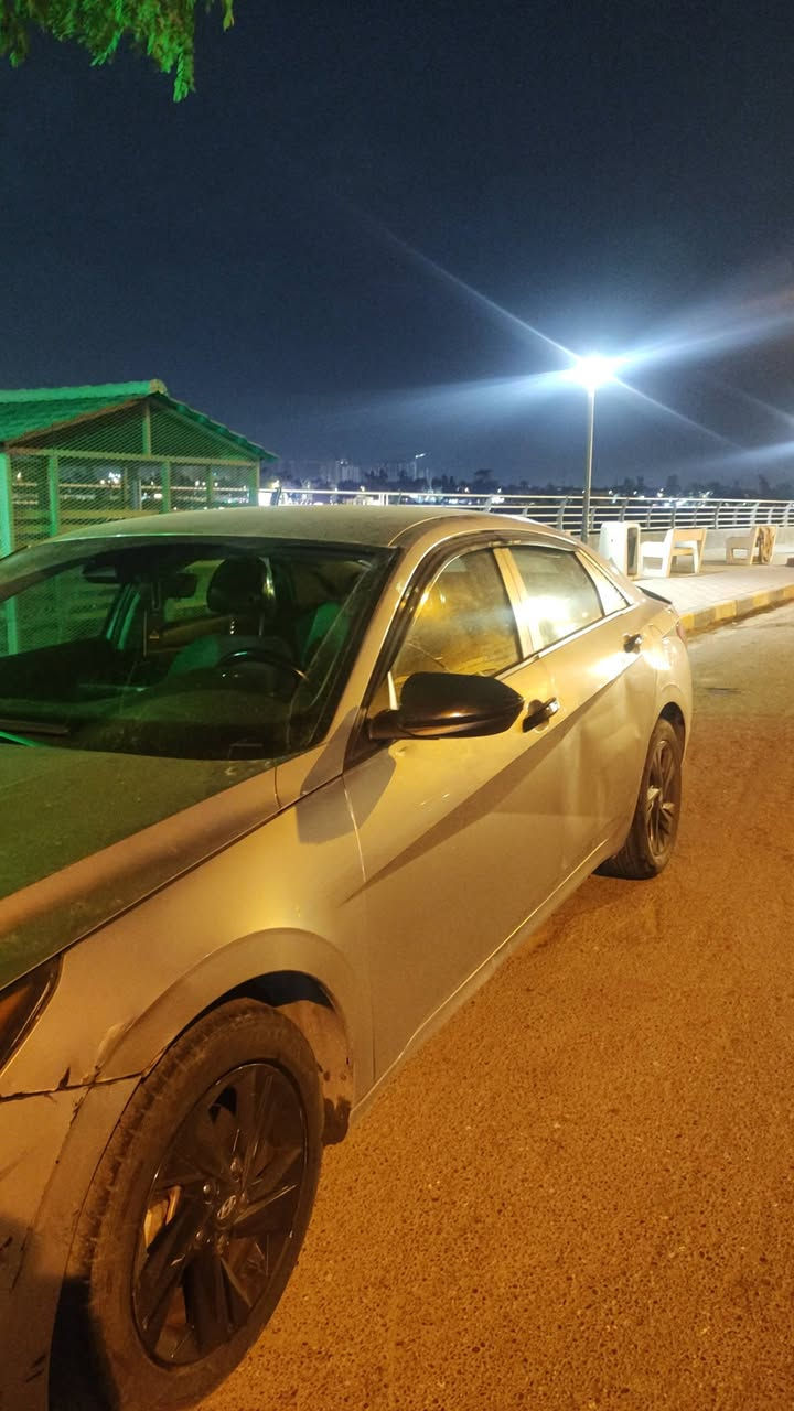 معوقين معوقين
مكانها بغداد الاعظمية 
موديل ٢٠٢١
وارد امريكي 
***********
