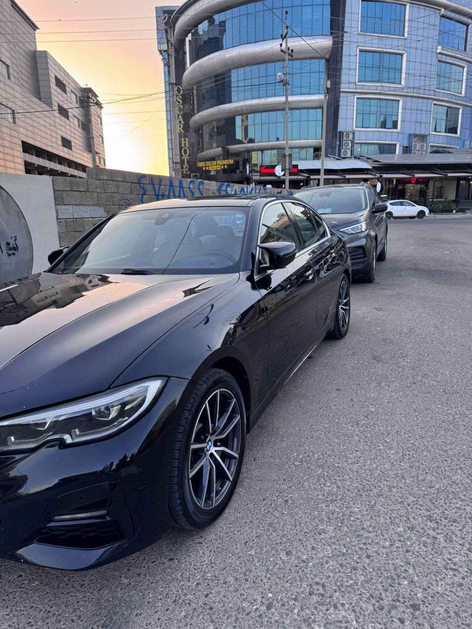 BMW -330i - XDrive 

فول مواصفات مايحتاج نذكر مواصفاتها 
ماشي 107 مايل حقيقي

ضررها قطعه بونيد وجاملغ مبدل بلادي
سيارتي اي نقص مابيها نطيفه 
سنويه جديده ب اسمي تحويل ثاني يوم 

السعر 230 ورقه وبيها مجال 

*********** أربيل, العراق
