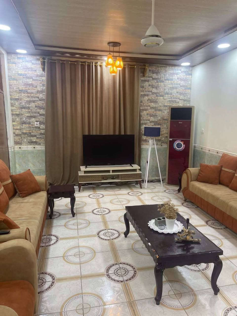 #دار_للبيع_بموقع_مميز
الموقع ﴿أم العصافير مقابيل خدمات(ساحه) قرب حسينه الزهراء ﴾
#طابو صرف 
#حر ما مطلوب 
#مقابيله ساحه 
#مساحه200م
الطابق الاول١﴿صاله و مطبخ جبير و هول و غررفتين و حمامات خارج و داخلي﴾
الطابق الثاني٢﴿ صاله و غرفتين و حمامات ﴾
#السعر﴿١٦٥مع المجال﴾
""""""""""""""""""""""""""""""""""""""""""""""""""""""
{{#مكتب_الشاهد_للعقارات_في_السماوة }}
________________________
#للاستفسار الاتصال📞 او مراسلتنا عبر الواتساب 📲

《 ***********🛜》

 #عنوان المكتب سايدين حي الحكم قرب صيدلية الحكم
#ملاحظة: لعرض عقارك ماعليك سوى مراسلتنا 
عبر بريد 📩الصفحة او عبر الواتساب📲
{{👍#تابع_الصفحة لتصلك عروض مكتبنا 🫰🏛}}•

#الشاهد_بصمة_قيادة_ومنهج_واضح
