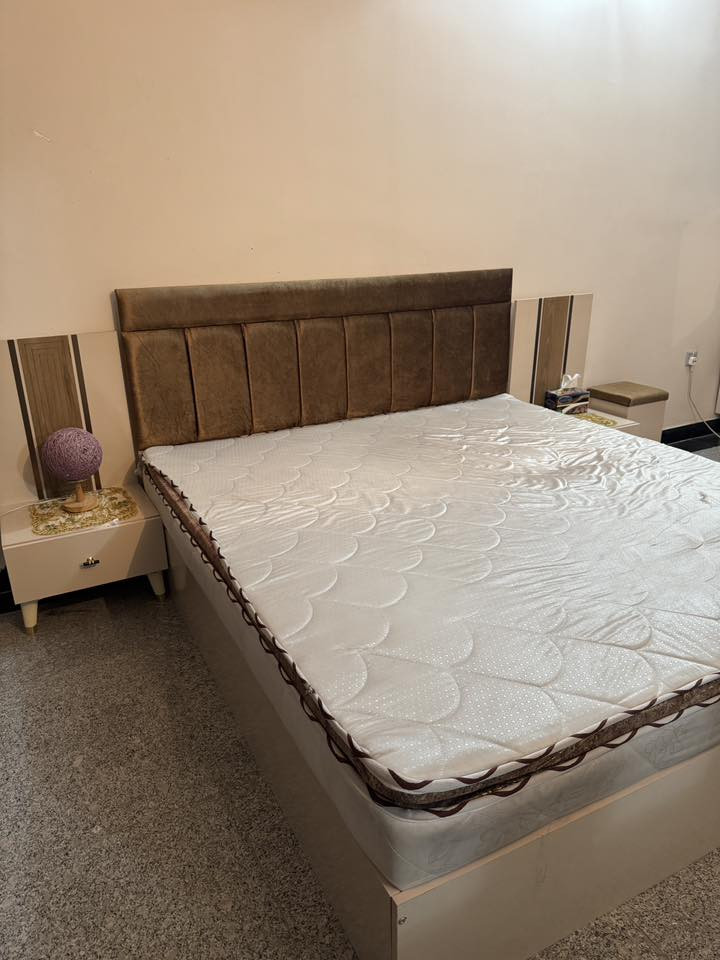 للبيع مستخدم .. غرفة نوم ٦ قطع… السعر ٥٠٠ الف …***********
