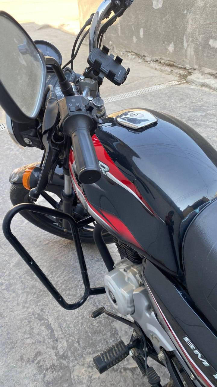 بوكسر 23 نازلة بل 25 ماشية 17 
مرقمه بغداد بأسمي 
2100
*********** واتس فقط
