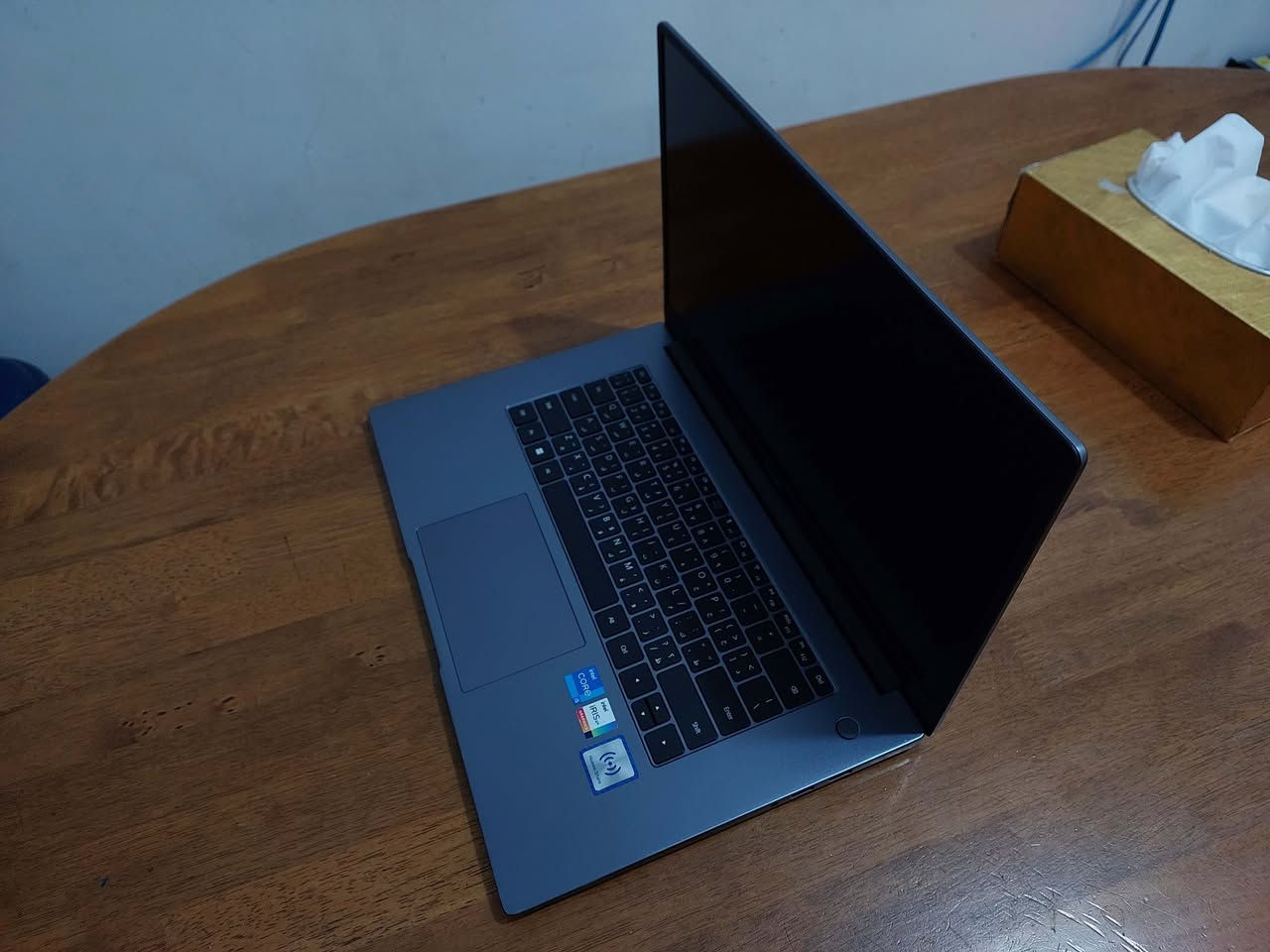 السلام عليكم.. جيل 11 .. ....لابتوب من HUAWEI MateBook D 15 من افضل انواع اللابتوبات بلون وشكل وتصميم مميز جدا  ...شاشة حجم 15.6 دقة FUL HD نوع IPS الوانها طبيعية مشبعة ونظام حماية للعين .. رام حجم 8 كيكا ...هارد حجم 512 كيكا  نوع SSD السريع ... .معالج كور اي 5 جيل 11...بصمة اصبع بزر التشغيل ...;كاميرا بالكيبورد ...شاحن اصلي تايب سي ...اللابتوب نظيف جدا    ووزنه خفيف وشكلة سوبر سلم وشحنه فوق الممتاز   ...ملائم للبرامج الهندسية والدراسة والاعمال وغيرها السعر   350 $    للاستفسار *********** او ***********(واتس)

