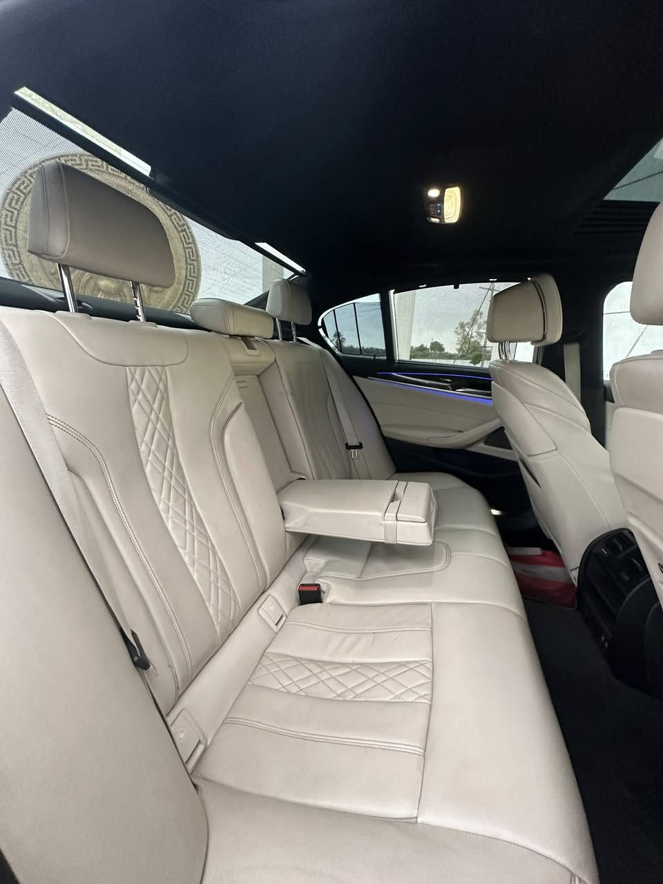 Bmw 530i 2022
محدث ام فايف 
فوول مواصفات ٧٠٠ اعلي فئه ١/١ 
كشنات تدفئه و تبريد و خزن 
داتاشوو 
سماعات هارمان كاردون 
وايرليس جارج 
خمس بردات كهرباي بلادي 
صندوق شفت 
ماشي ٦٠ الف كيلو 
فحص و هزه و سيرفس جديد 
جملغ و بنيت صبغ حادث صطحي 
ايرباك ستيرن سيستم 
***********
