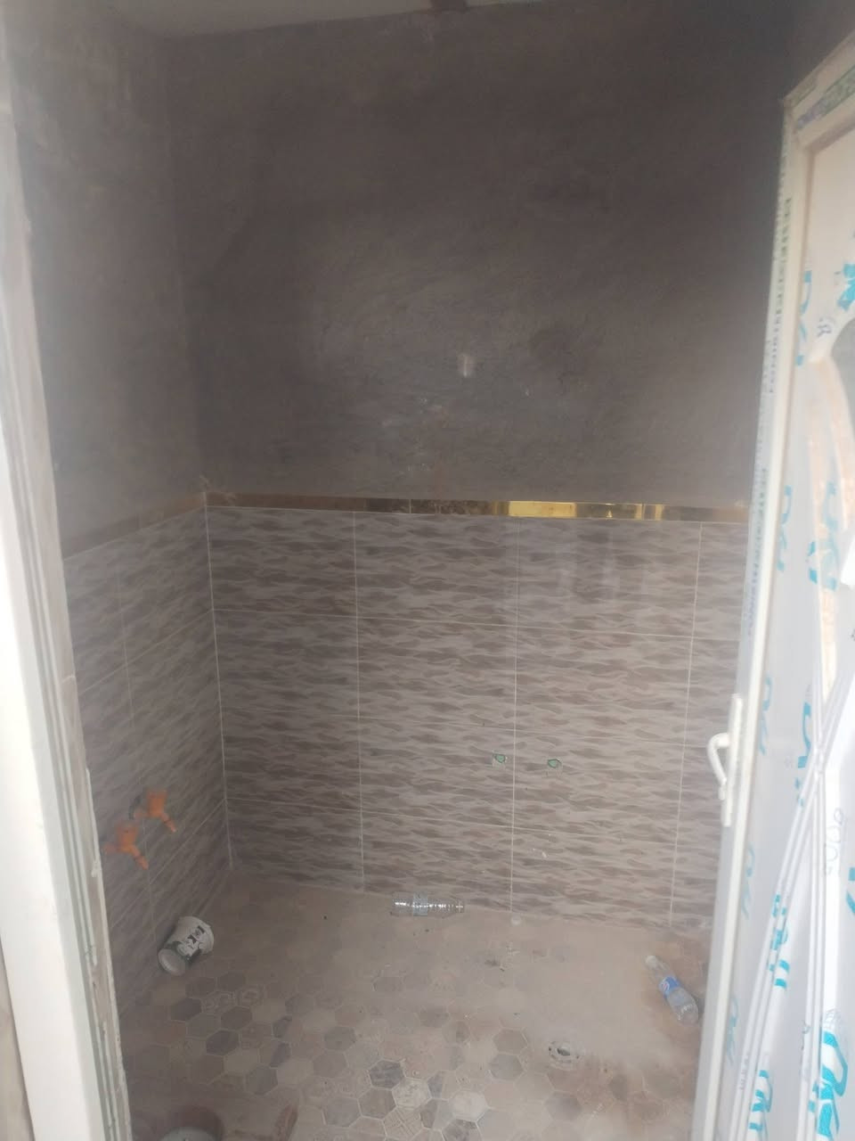 السلام عليكم
يوجد بيت إيجار في خنيطلة الزراعي
ايجاره ٢٠٠ الف
يحتوي على غرفه +ديوانية +صاله +صحيات
بيت نظيف و مرتب
الاستفسار أكثر الأتصال بالرقم *********** او راسلني
