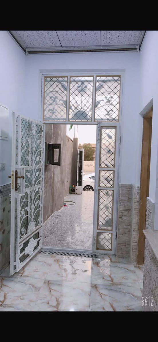 مرحبا جميعا واسعد الله أوقاتكم بالخير يتوفر دار إيجار في القبلة حي القائم بناء حديث يتكون من غرفة منام وصاله مفتوحة على المطبخ وصحيات واستقبال وكراج بموقع سكني جيد وهادىء
بسعر الايجار الشهري 500 الف
ستفسار ابو عباس ***********
