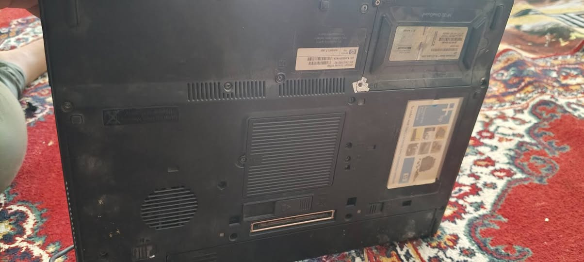 حاسبة hp
للبيع نقصها هارد بي مشكلة ماعرفلة + بطارية 
الجيل الثاني  
الرام 4 
هارد 500 
الي يريدة يقيمة وياخذه بالعافية علي رقمي *********** بي واتس اب
