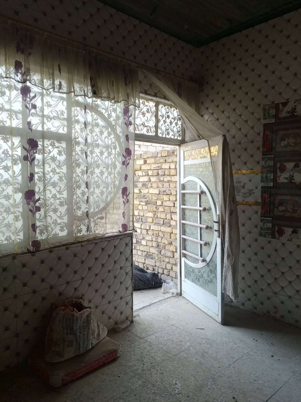 السعر الســابق : 45
السعر الحــالي 40 
مرقم بلديه ضمن قرار 320
#مكتب_الشكري_للعقار  #عرض 
🌍 الموقع :النجف الاشرف_  الكوفه شارع المطار السايدين 
شارع 17 بـ شارع 30 
----------------------------------------
🔳  زراعي 
🔳 المساحه 150
🔳دار سكن زراعي جاهز عايز فقط سقف ثانوي 
--------------------------------
🧾 تفاصيل البيت 🧾
يحتوي علئ  غرفتين وصاله ومطبخ وحمامات وتخاريج واستقبال 
الأساس صب السقف صب طابوك 
كافه الخدمات متوفره 
---------------------------
☎️ للاستفسار 
واتساب ***********
‏‪+964 787 969 5165‬‏
🛣️عنوان المكتب النجف الأشرف _ الكوفه شارع المطار السايدين مقابل جوهره العرب مباشرتٱ مكتب الشكري للعقار
