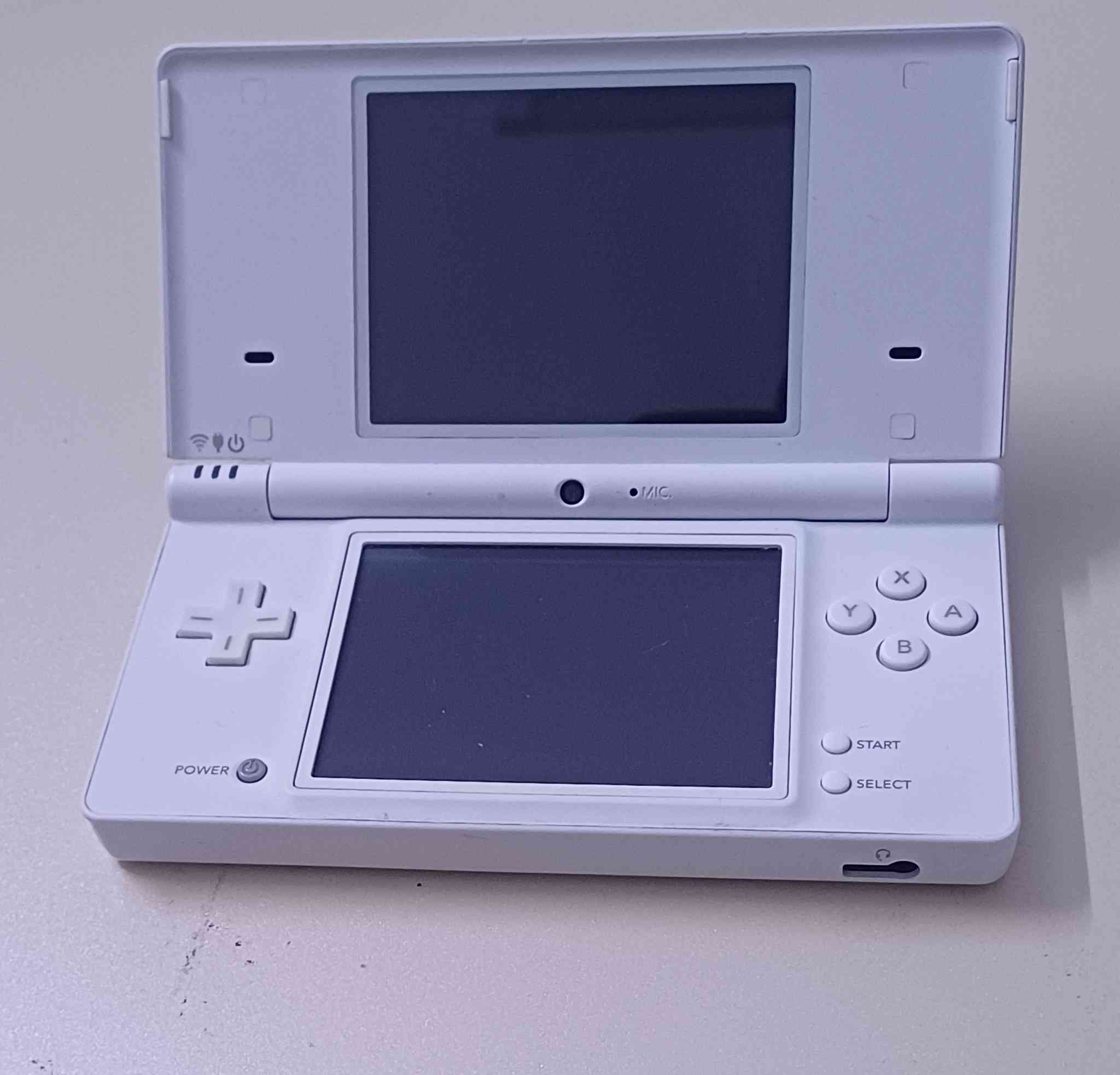 DSi الأبيض مهكر
مهكر 
شاحنه 
٣٢ ذاكرة 
٩٠ الف


**إذا كنت صاحب هذا الإعلان وتريد حذفه لأي سبب، رجاءا أرسل رسالة إلى الدعم الفني**