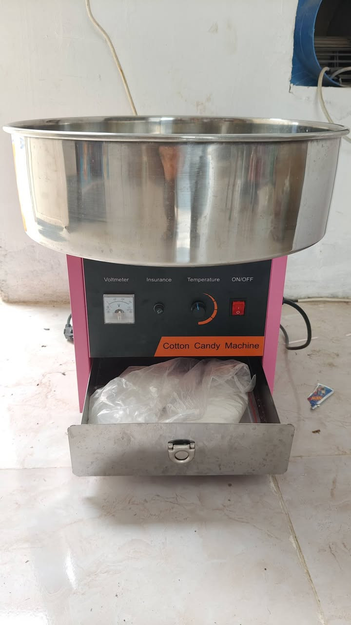 السلام عليكم
مكينة (شعر بنات ) للبيع شرط الشغل السعر 150 وبيها مجال 
*********** مكان المسحگ
